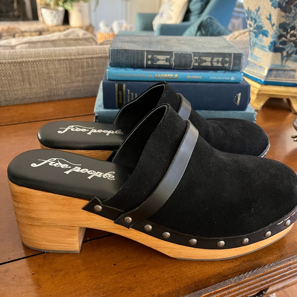 Free people black clogs